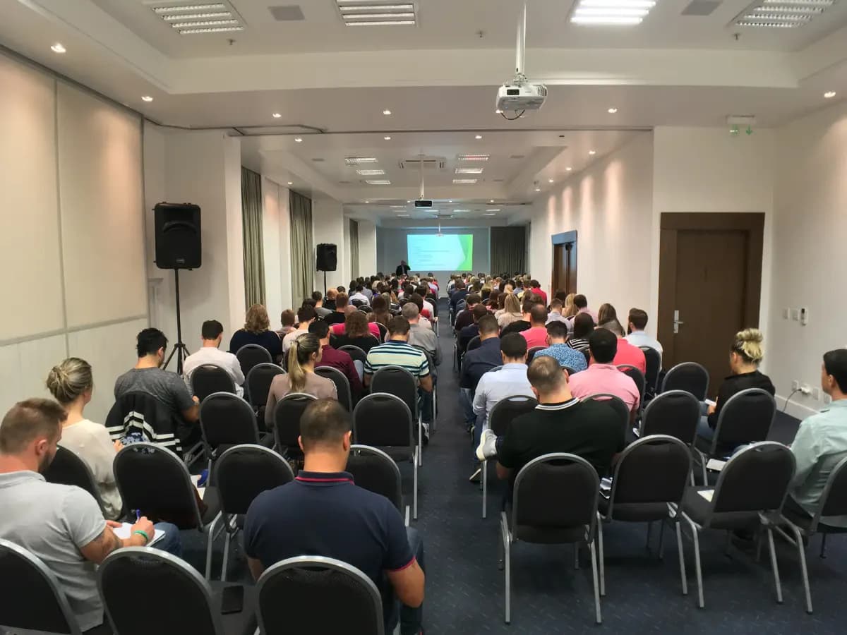 Auditório lotado em Bento Gonçalves